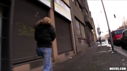 黒檀milfが揺れる彼女の大きなお尻の前にwebカメラ 素人 セフレ 無料 動画